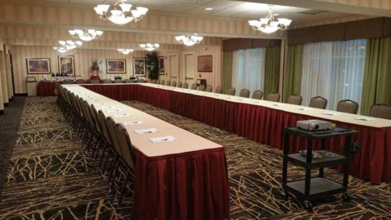 Holiday Inn Express Hotel & Suites Youngstown North-Warren/Niles By Ihg Zewnętrze zdjęcie