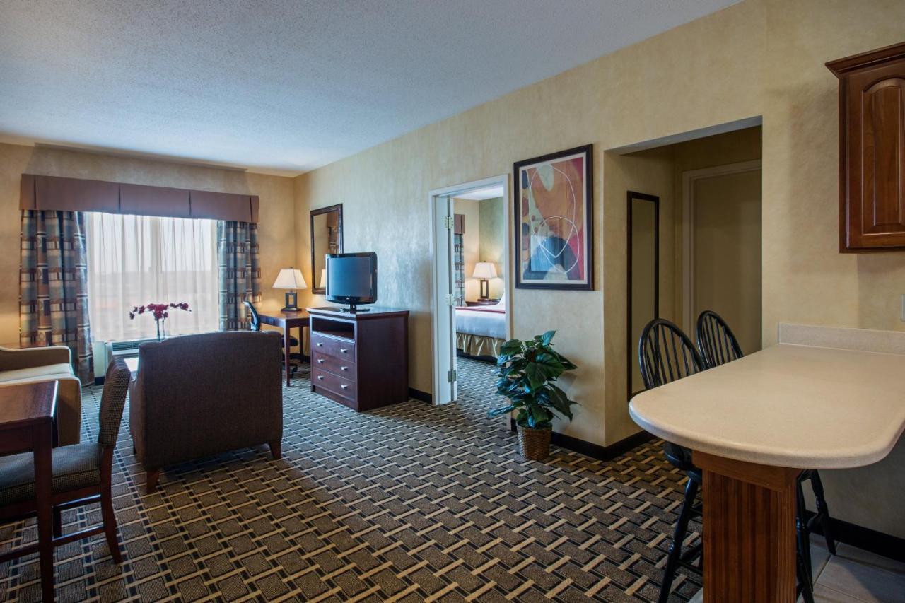 Holiday Inn Express Hotel & Suites Youngstown North-Warren/Niles By Ihg Zewnętrze zdjęcie