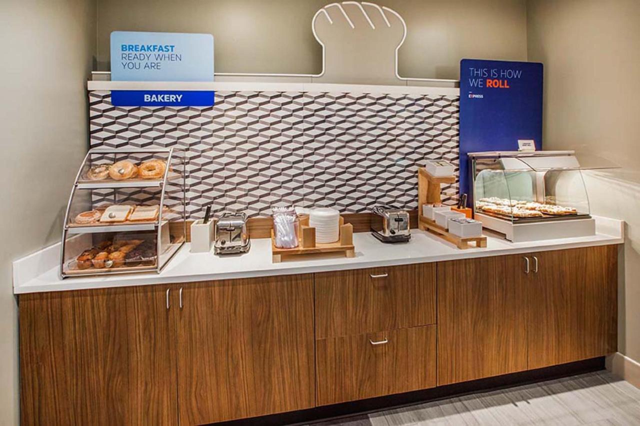 Holiday Inn Express Hotel & Suites Youngstown North-Warren/Niles By Ihg Zewnętrze zdjęcie